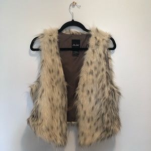 Faux Fur Vest • Me Jane • L